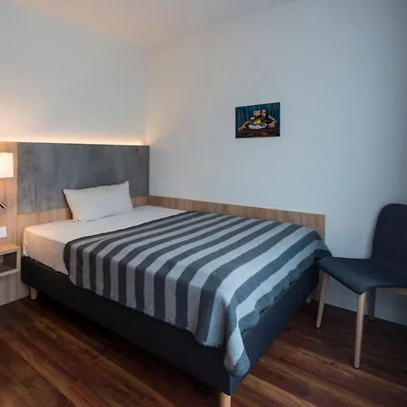 2Places Side Hotel 3*