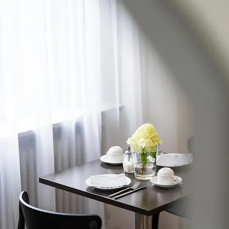 2places Side Hotel 3*