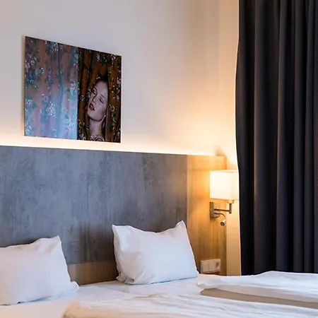 2places Side Hotel 3*