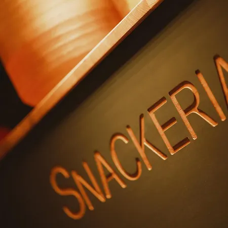 2places Side Hotel 3*