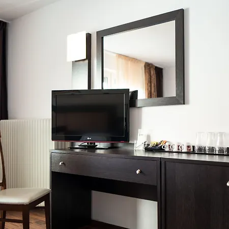 2places Side Hotel 3*