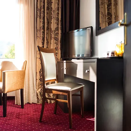 2places Side Hotel 3*