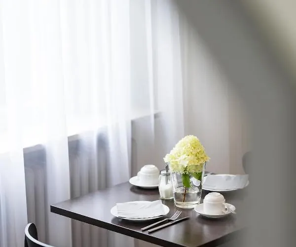 2places Side ホテル 3*