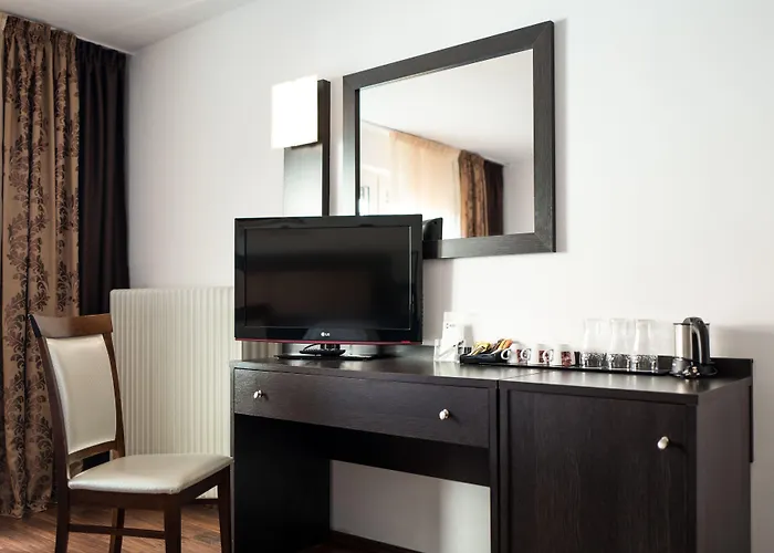 2places Side ホテル 3*