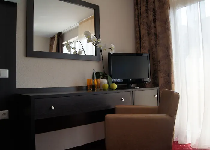 2places Side ホテル 3*